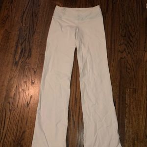 🚨SOLD🚨White Lululemon Yoga Pants